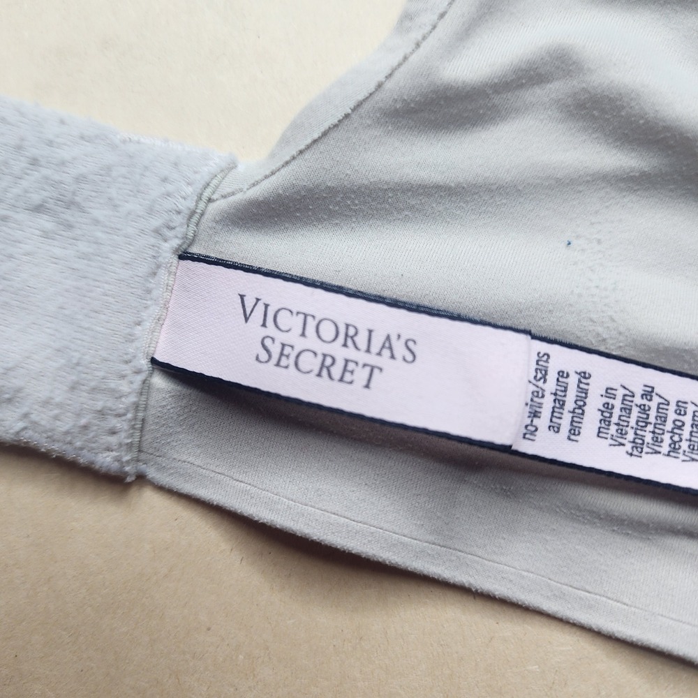 Victoria's Secret Beige Wireless Padded Bra Gold V Hardware 36DD - Picture 4 of 6
